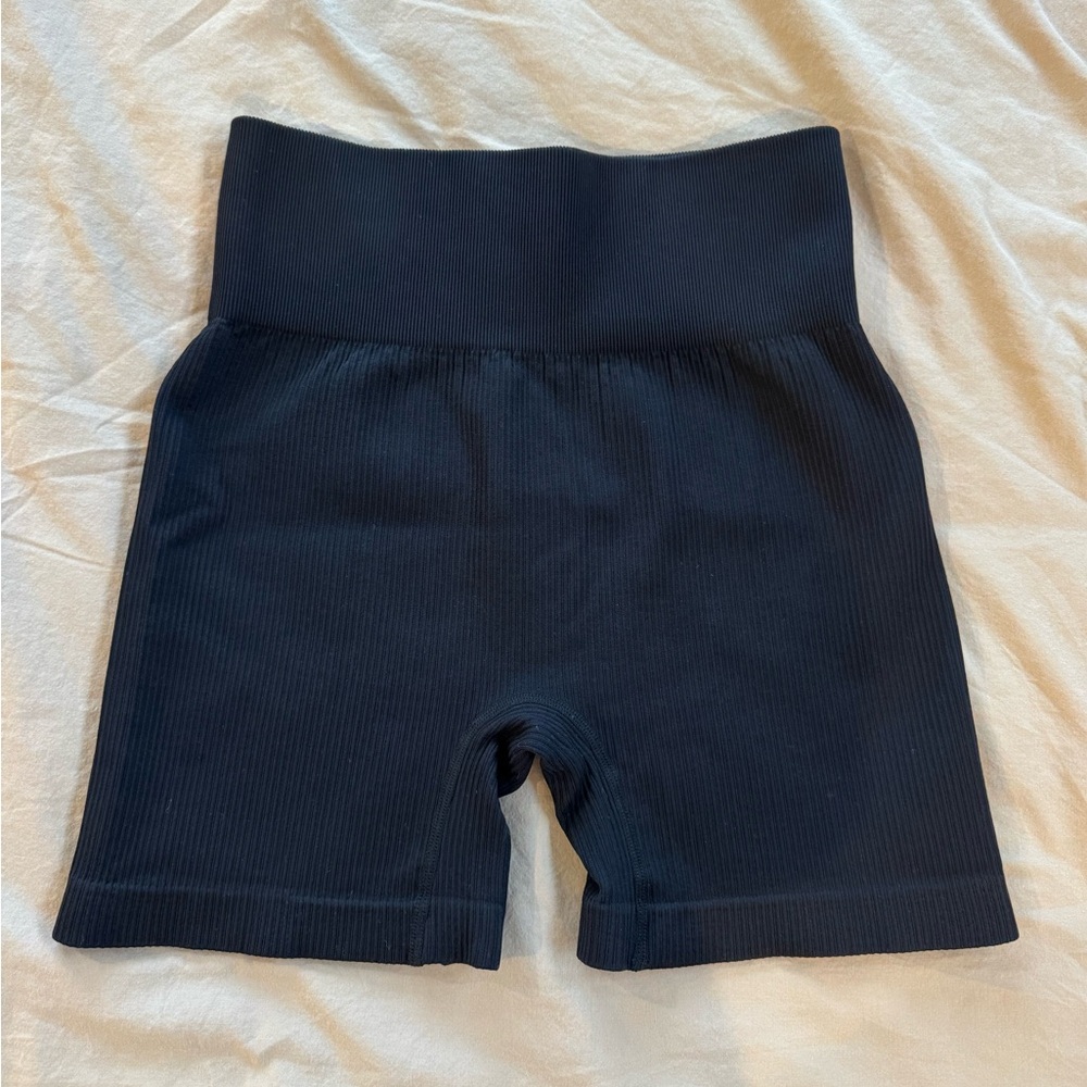 OQQ Women’s High Rise Seamless Ribbed Biker Shorts Size Medium Black